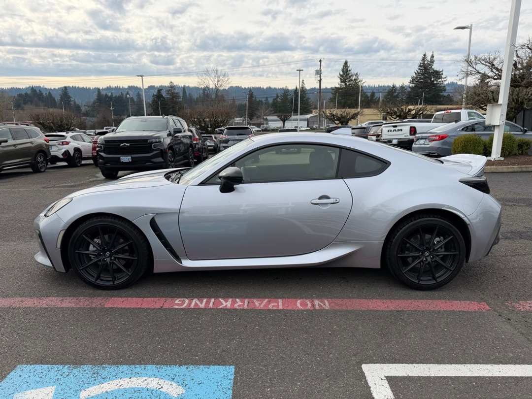 2024 Toyota Gr86 Premium - Image 5