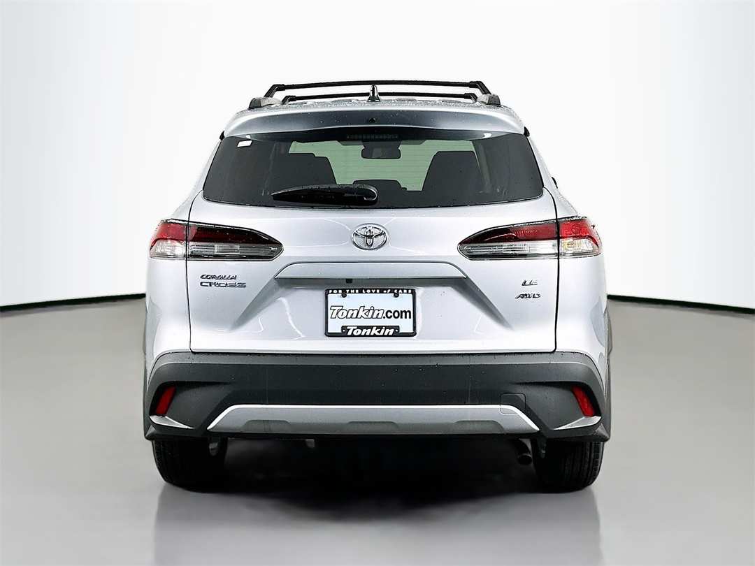 2026 Toyota Corolla Cross LE - Image 6