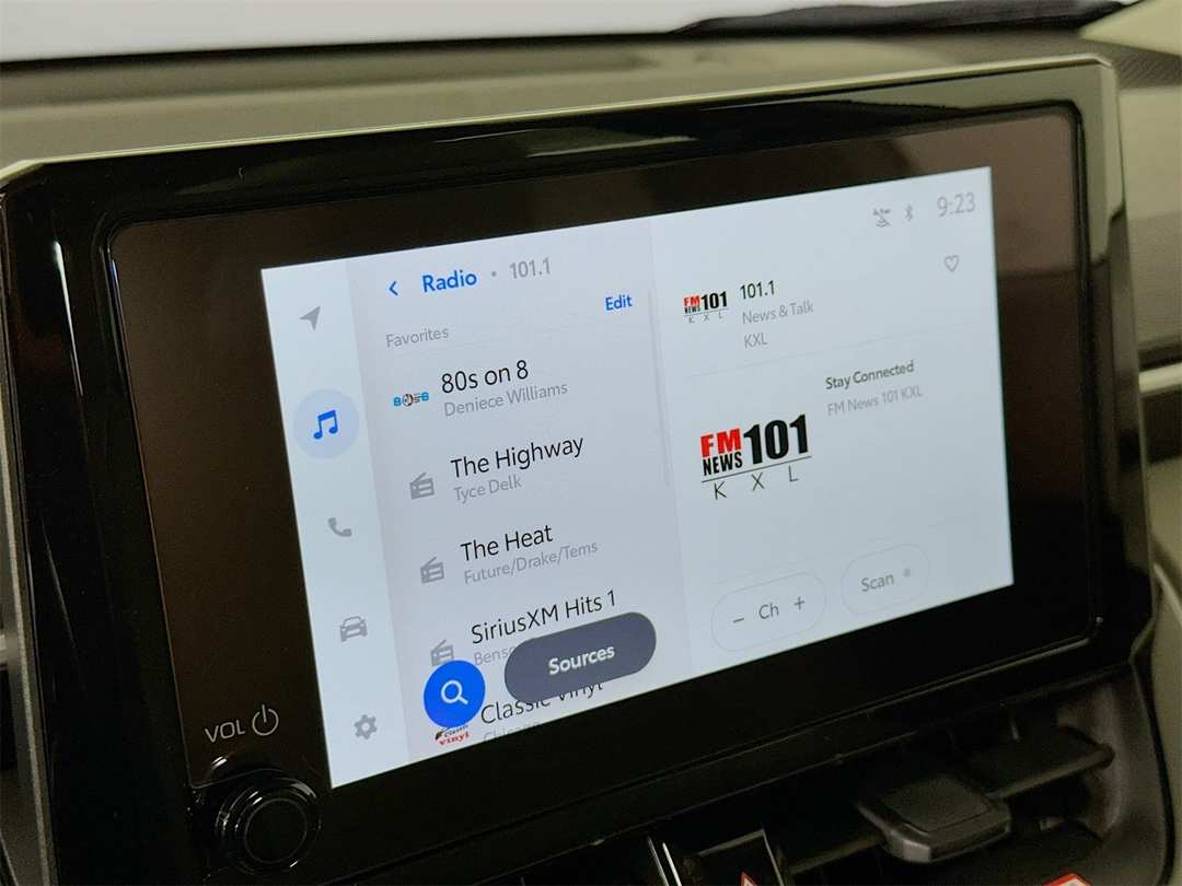 2026 Toyota Corolla Cross L - Image 15