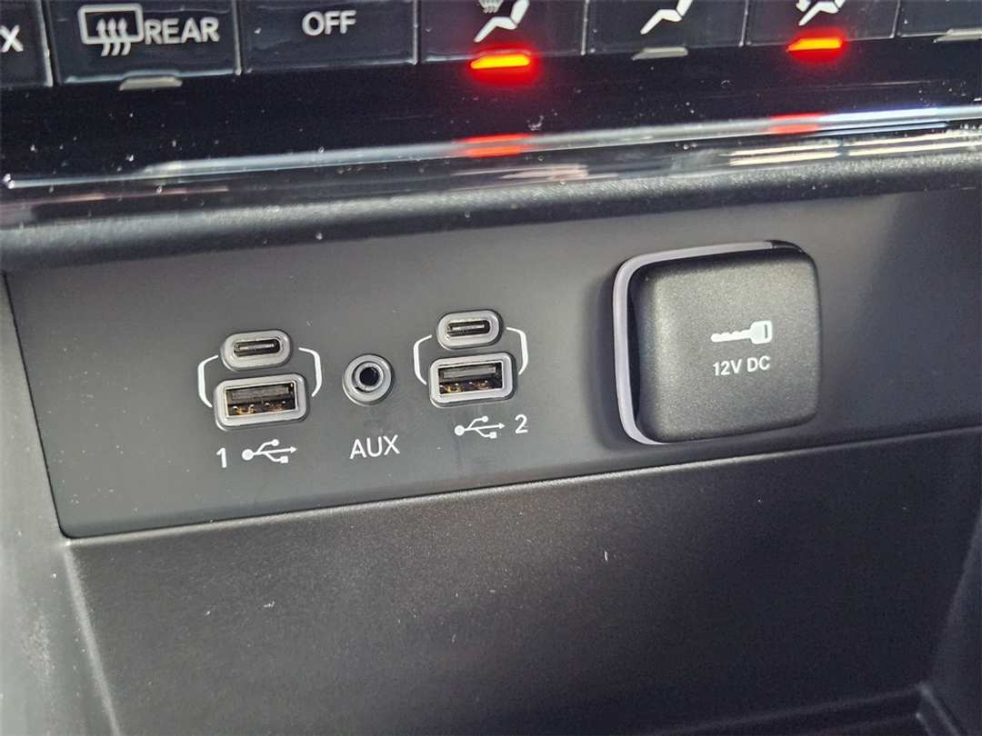 2025 Jeep Grand Cherokee Limited - Image 24