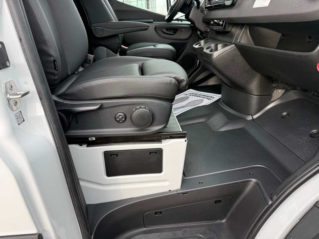 2025 Mercedes-Benz Sprinter 4500 Extended Cargo 170 in. WB - Image 17