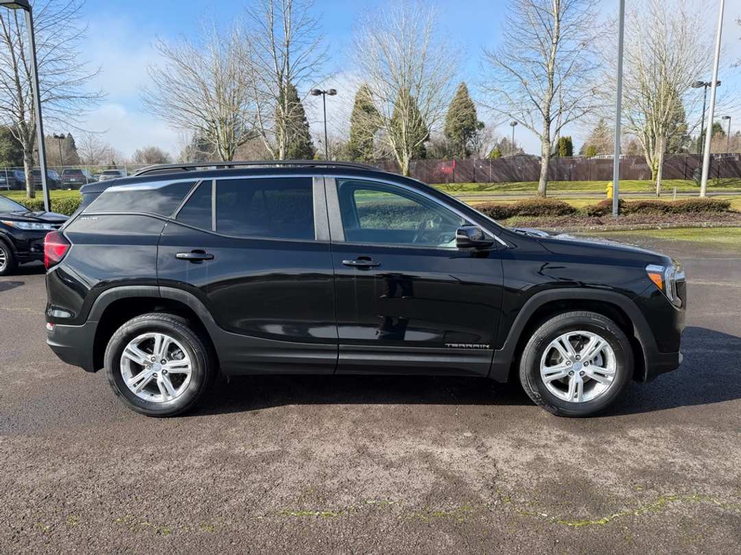 2022 GMC Terrain SLE - Image 9