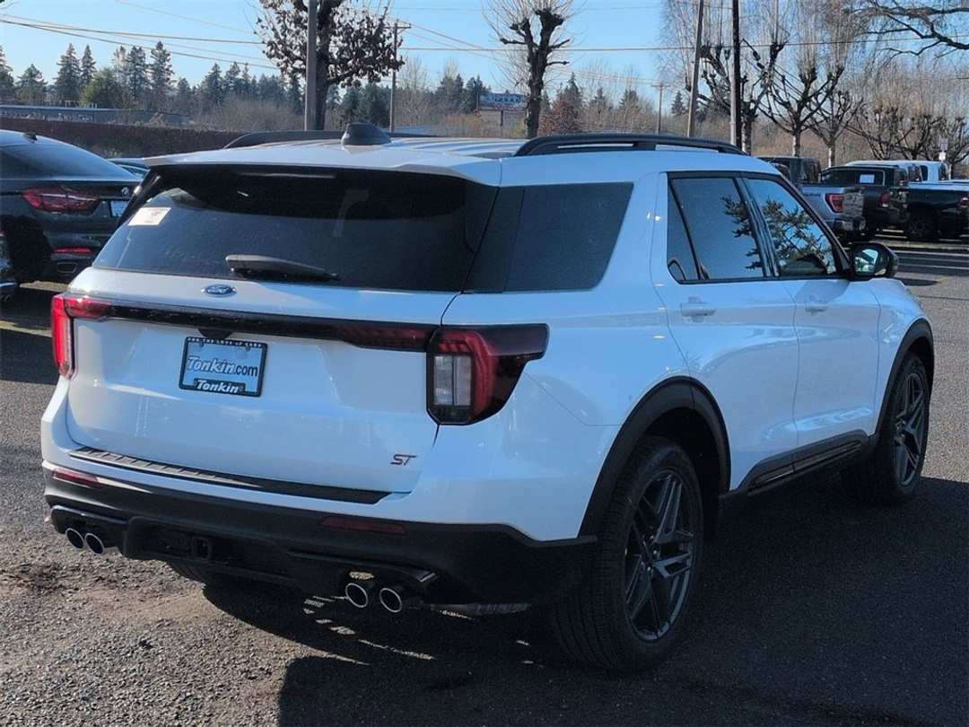 2026 Ford Explorer ST - Image 5