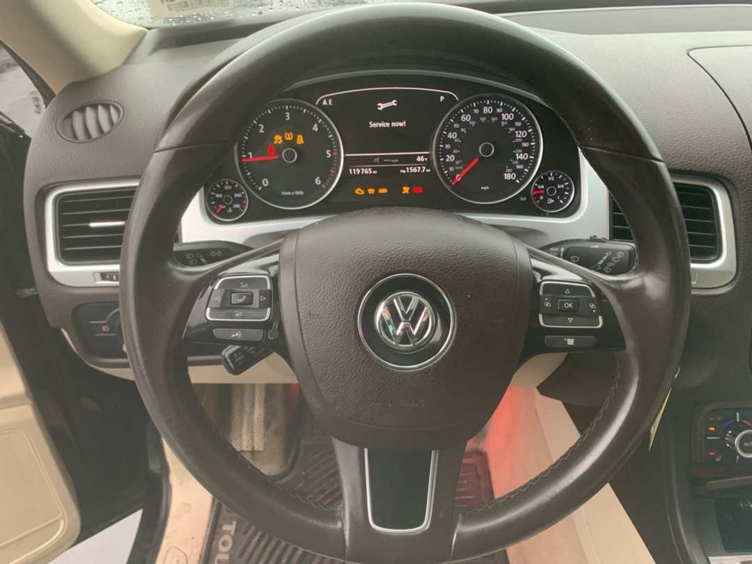 2012 Volkswagen Touareg V6 TDI - Image 13