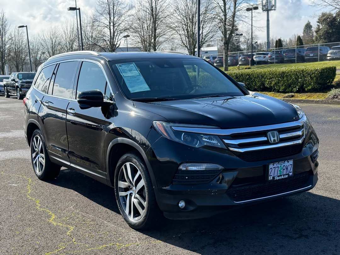 2017 Honda Pilot Touring - Image 2
