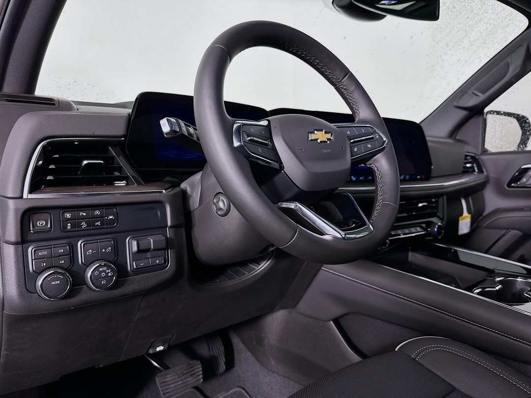 2025 Chevrolet Suburban Premier - Image 9
