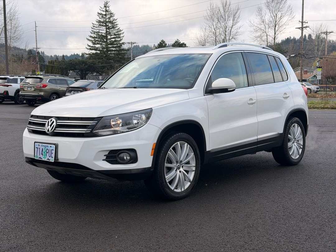 2012 Volkswagen Tiguan SE - Image 3