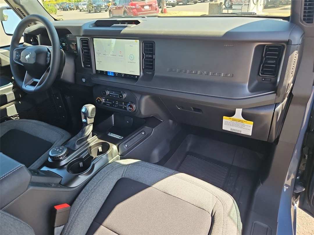 2025 Ford Bronco Base - Image 30