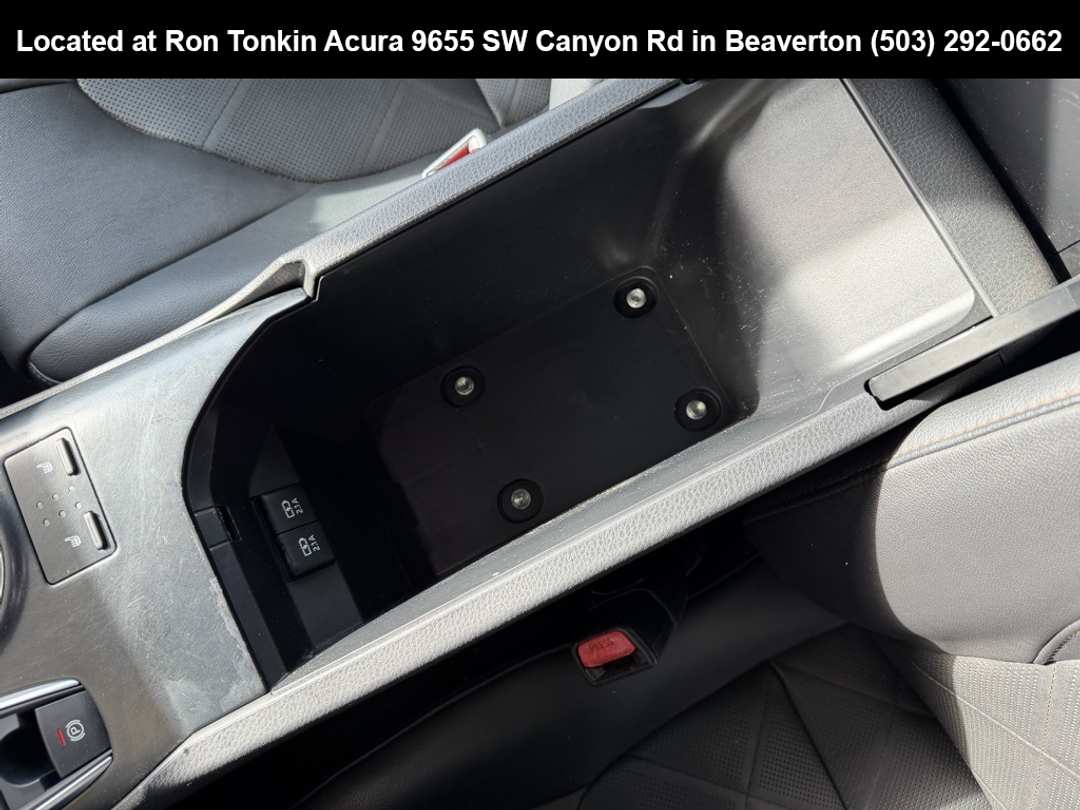 2018 Toyota Camry XLE - Image 26