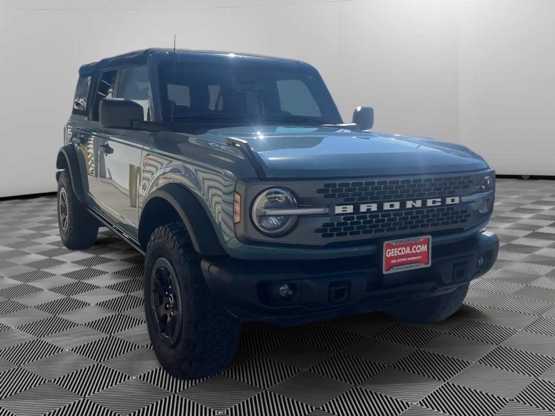 2022 Ford Bronco Badlands - Image 3