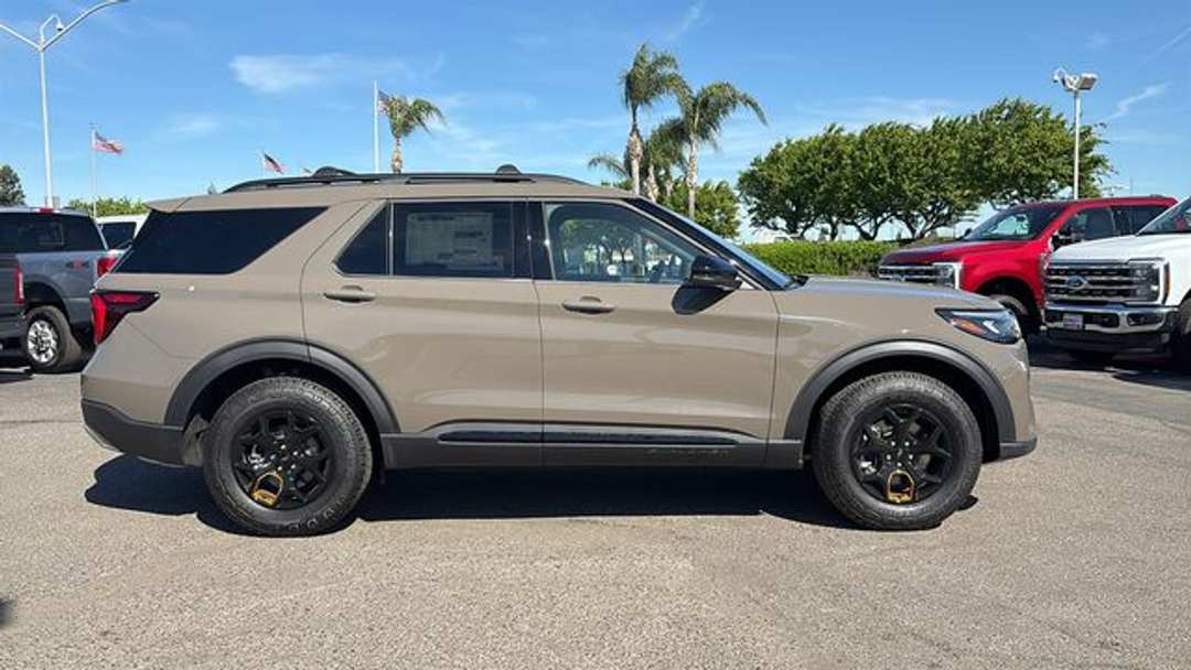 2026 Ford Explorer Tremor - Image 2