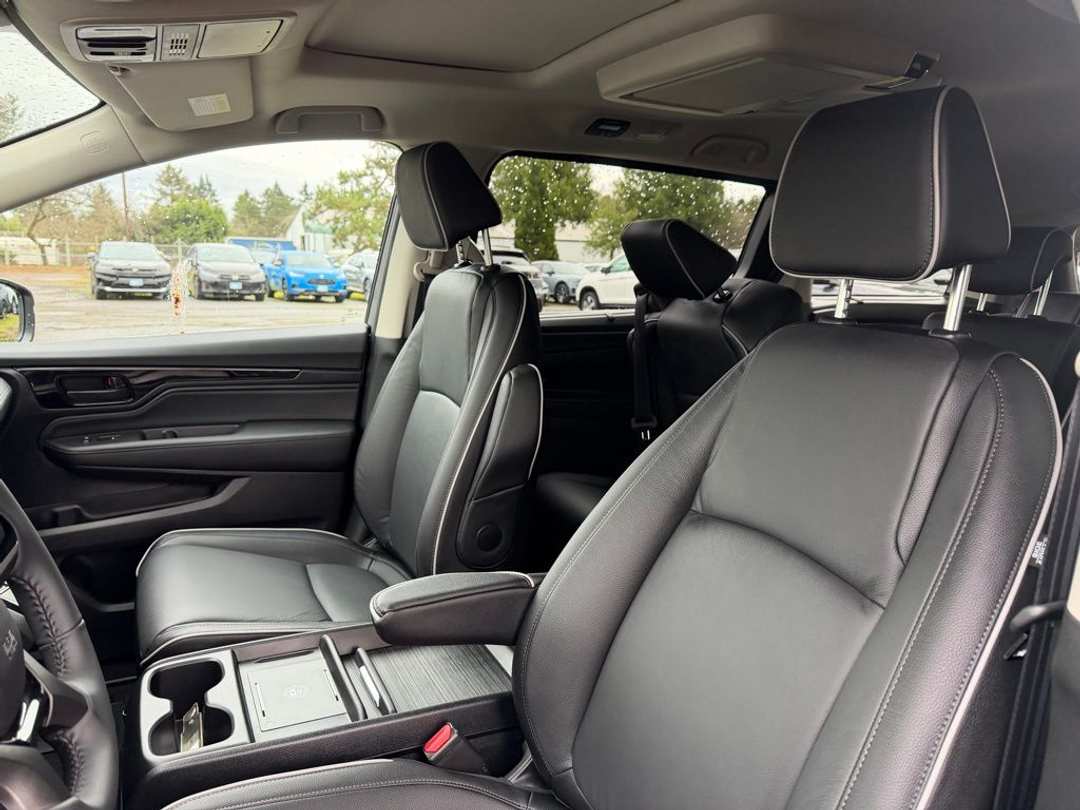 2026 Honda Odyssey Touring - Image 15