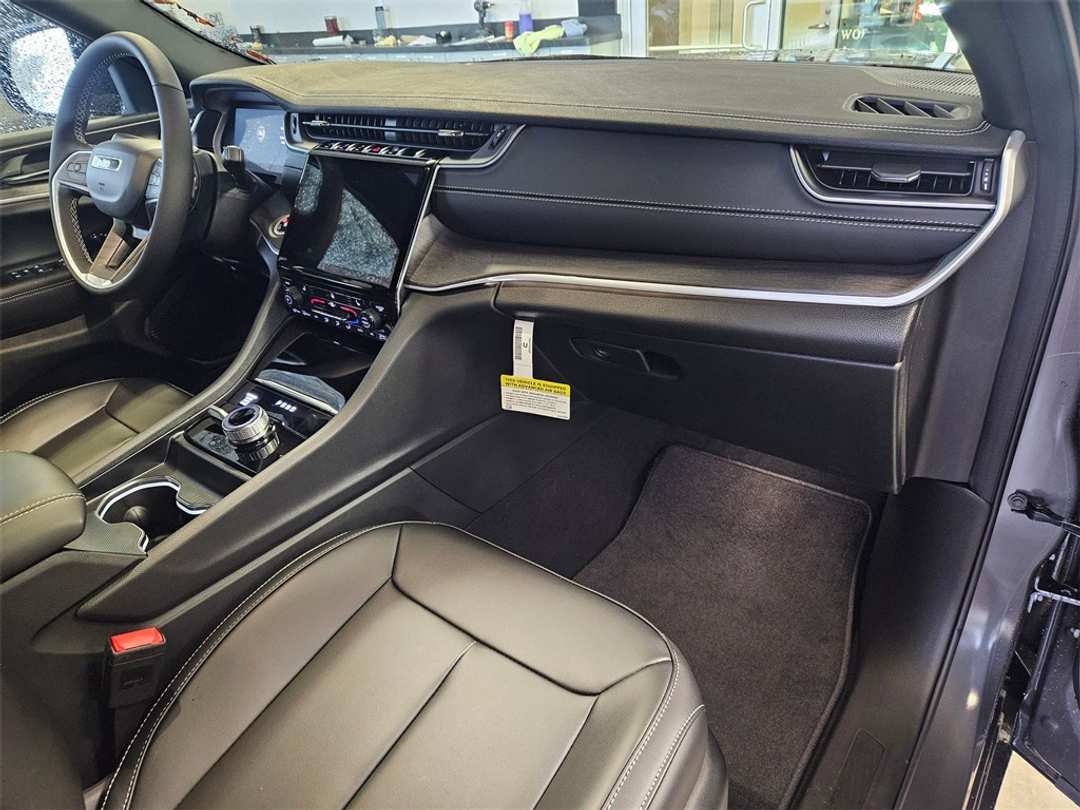 2025 Jeep Grand Cherokee Limited - Image 37