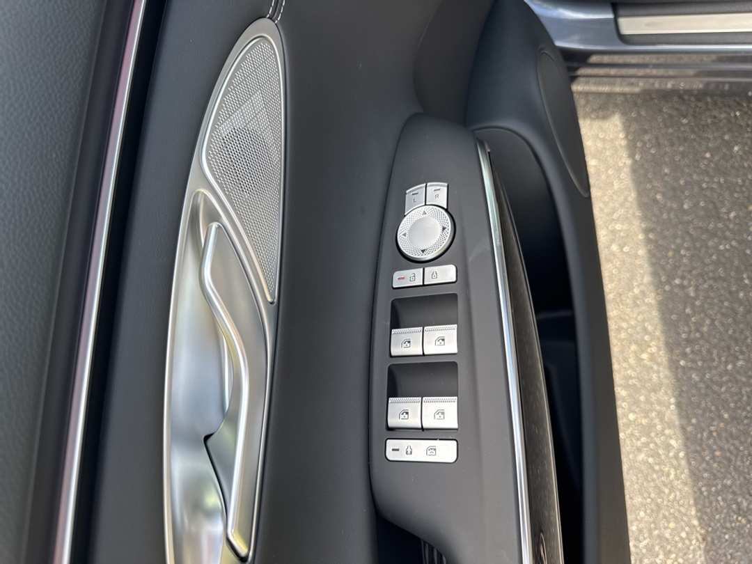 2026 Genesis Gv70 2.5T - Image 18