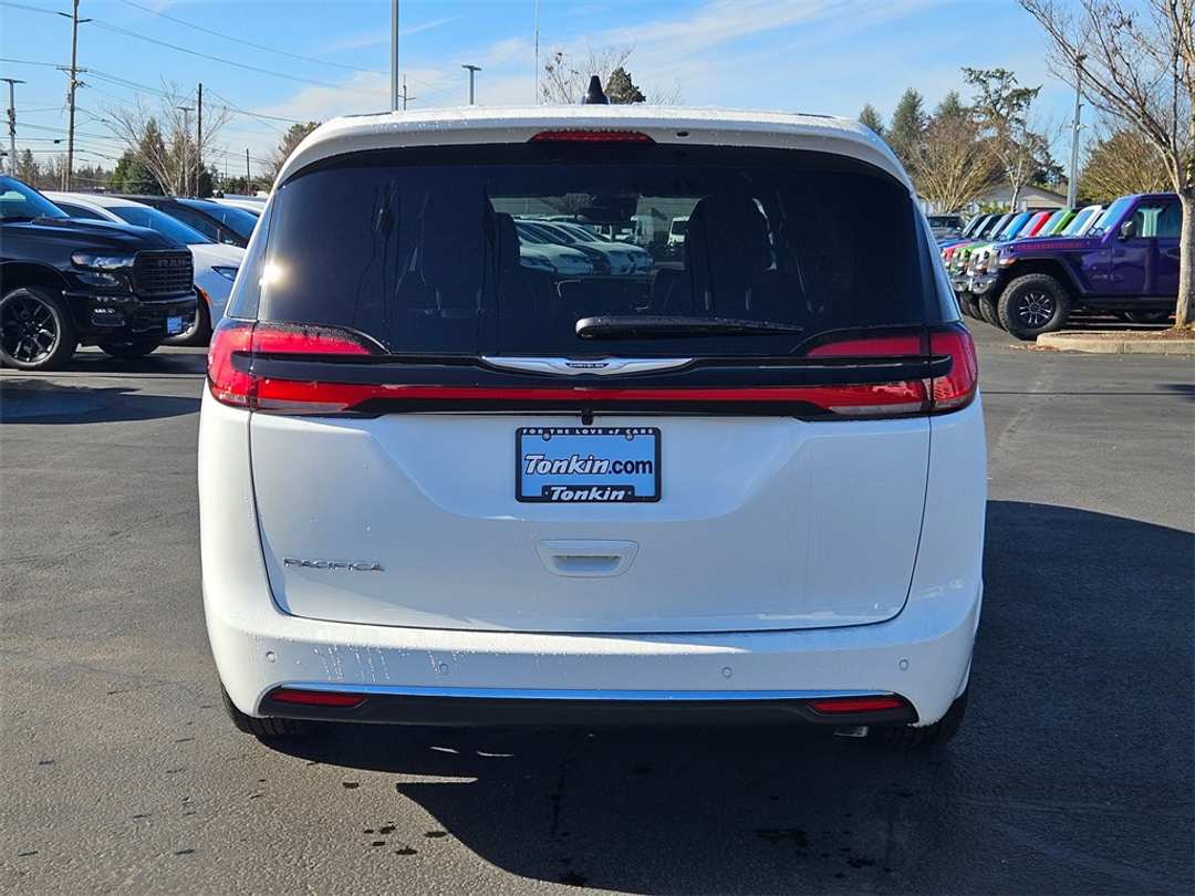 2026 Chrysler Pacifica Select - Image 5