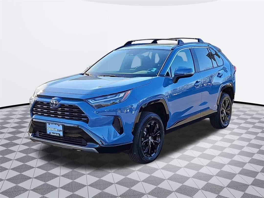 2023 Toyota Rav4 SE - Image 2