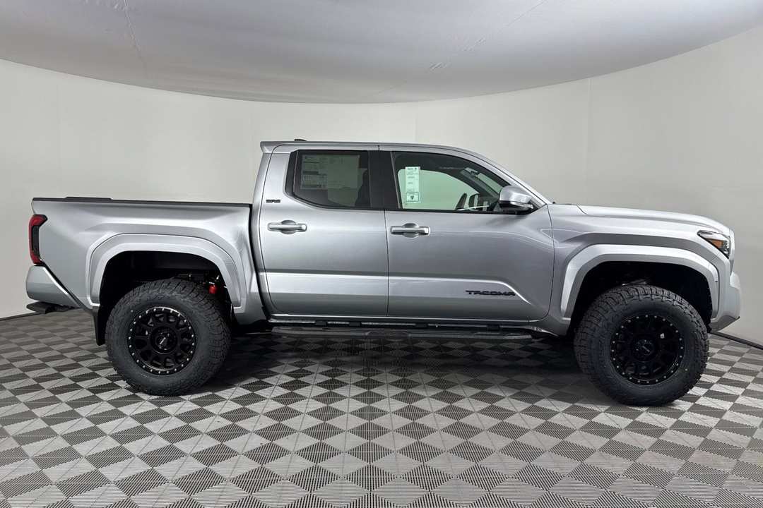 2025 Toyota Tacoma SR5 - Image 3