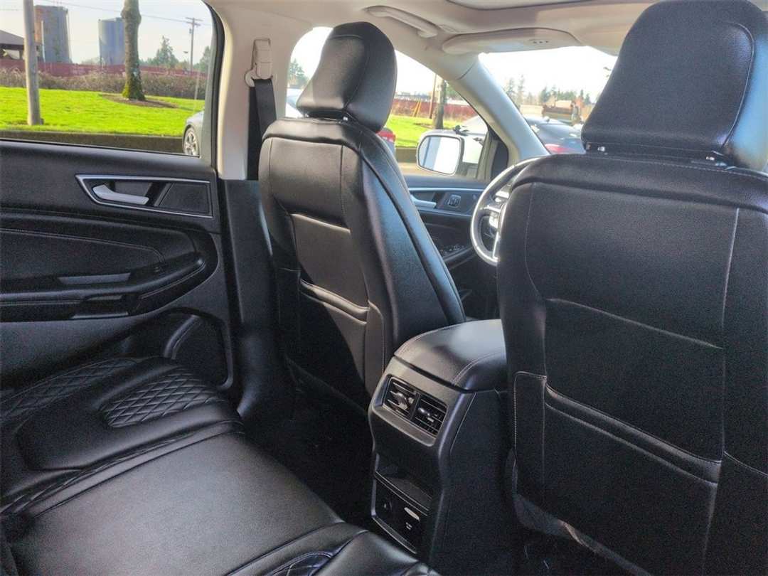 2023 Ford Edge Titanium - Image 30