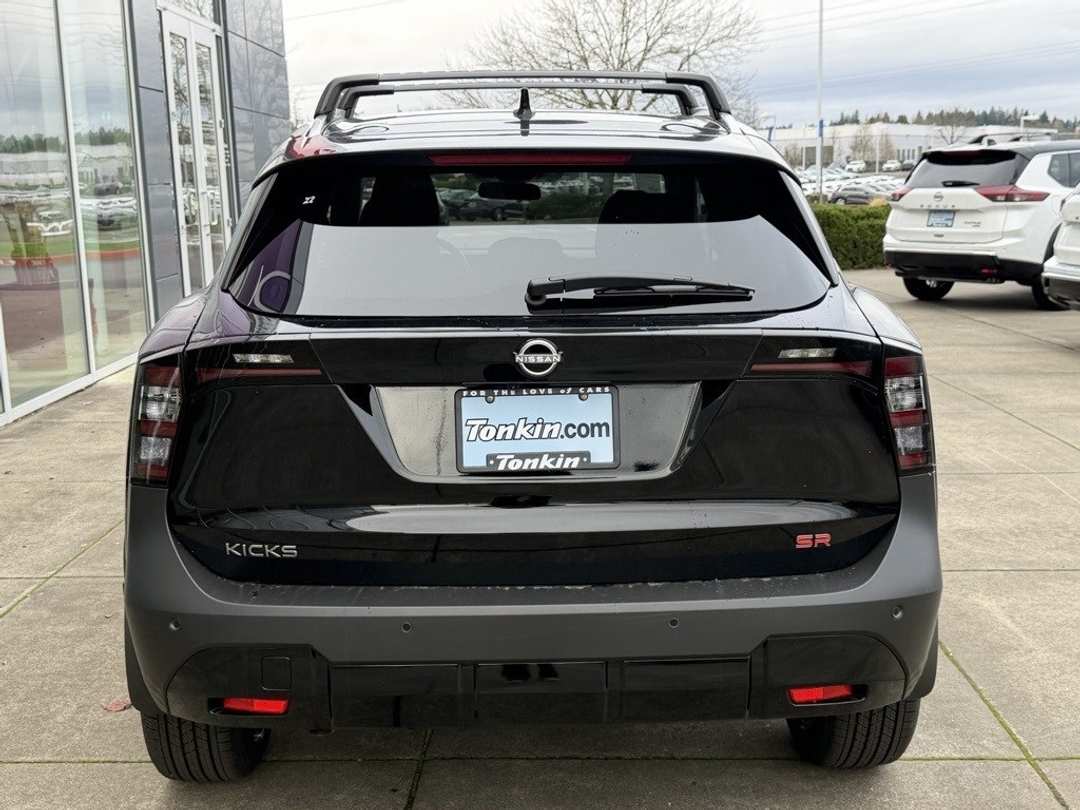 2026 Nissan Kicks SR - Image 6