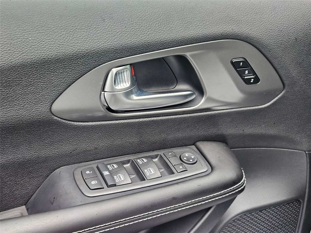 2026 Chrysler Pacifica Select - Image 11