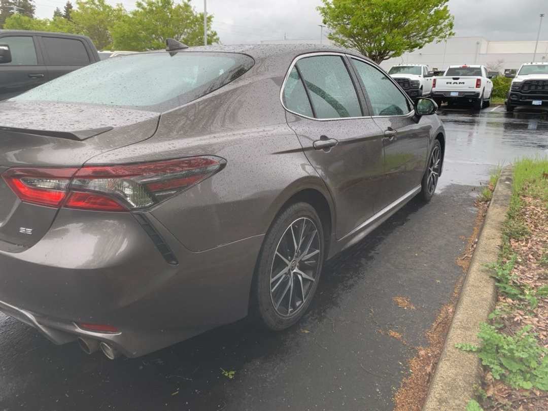 2024 Toyota Camry SE - Image 3