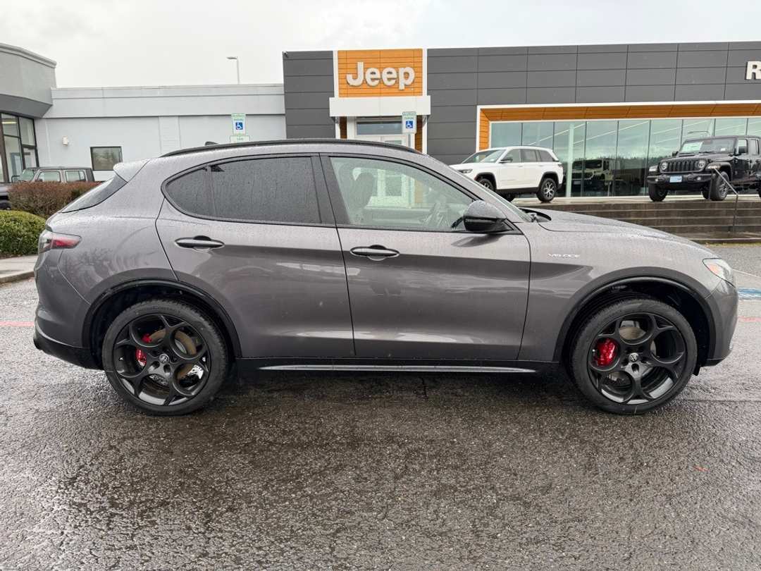 2026 Alfa Romeo Stelvio - Image 9