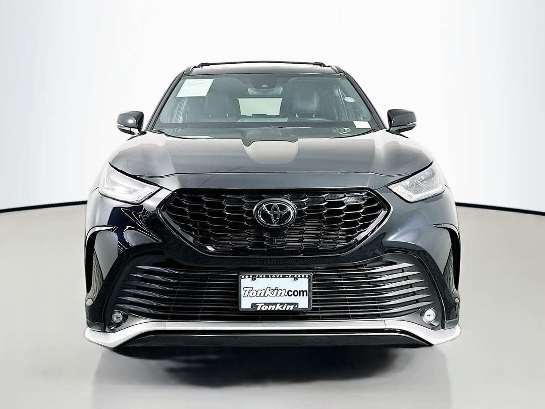 2026 Toyota Highlander XSE - Image 2