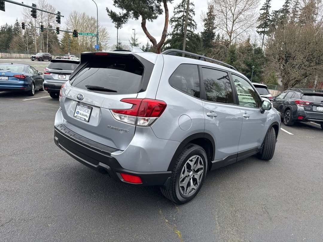 2019 Subaru Forester Premium - Image 3