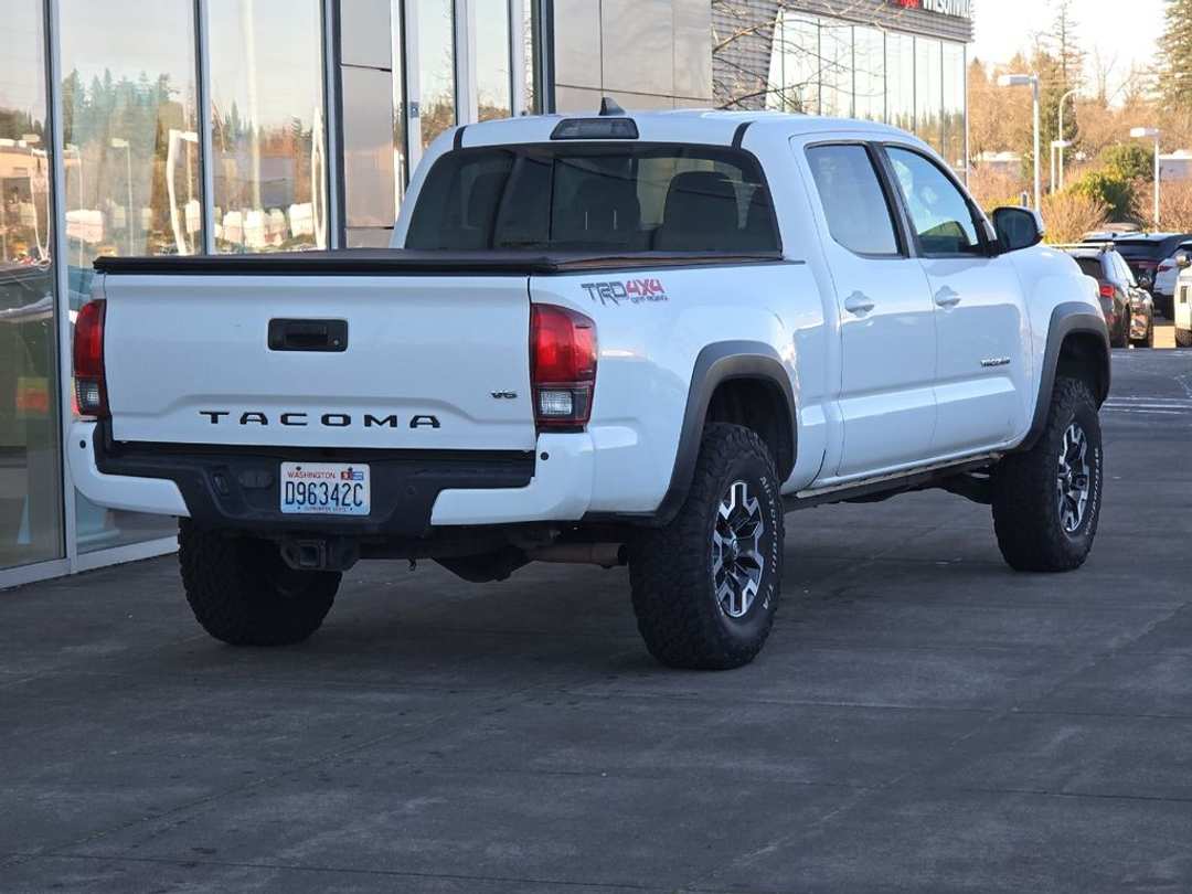 2019 Toyota Tacoma - Image 3