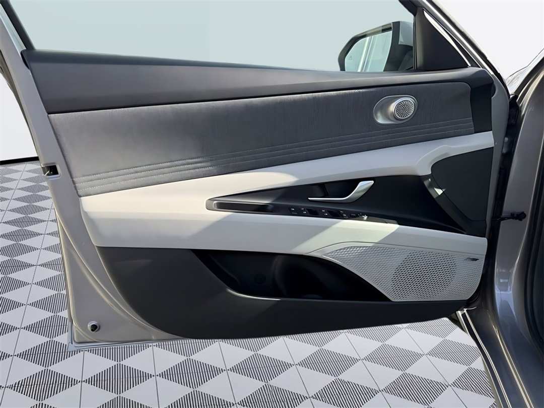 2026 Hyundai Elantra Limited - Image 11