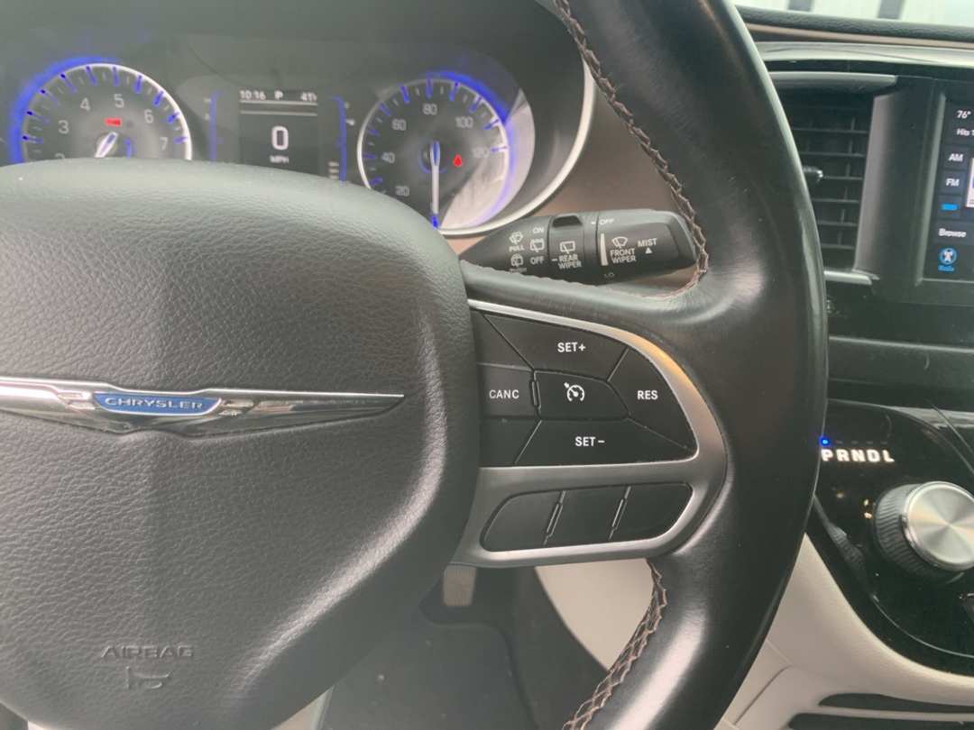 2018 Chrysler Pacifica Touring L - Image 15