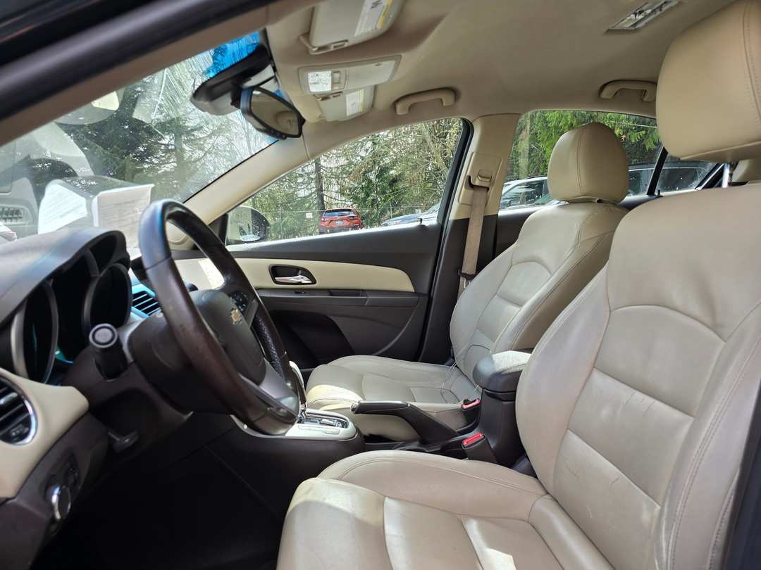 2014 Chevrolet Cruze 2LT - Image 2