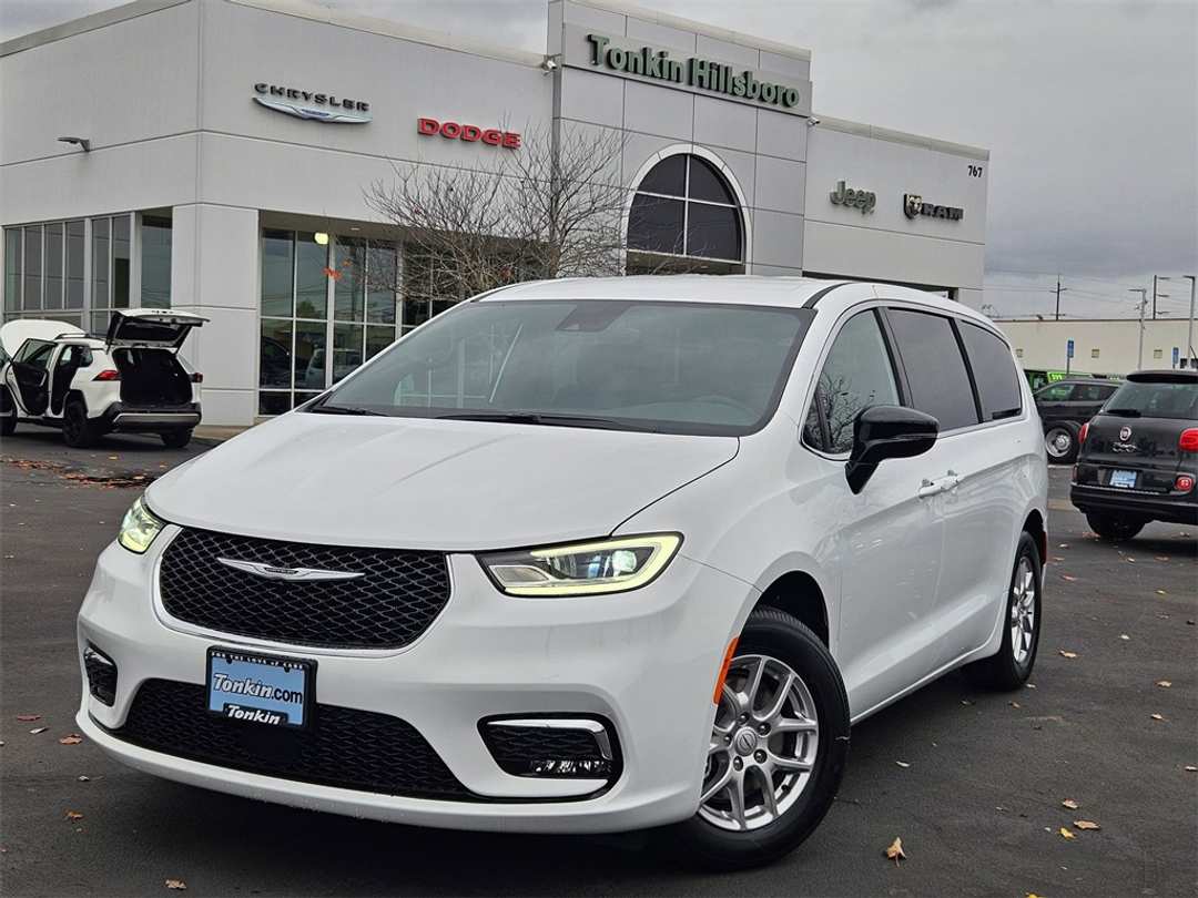 2026 Chrysler Pacifica Select - Image 2