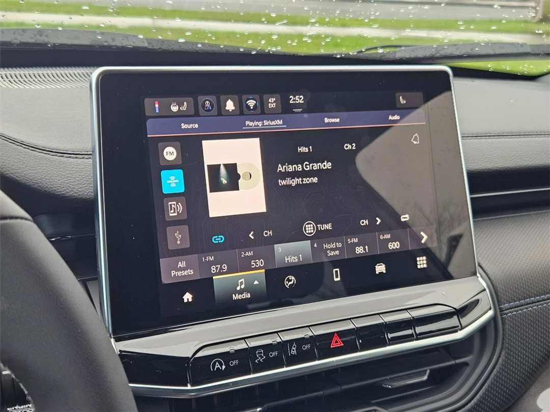 2026 Jeep Compass Latitude - Image 20