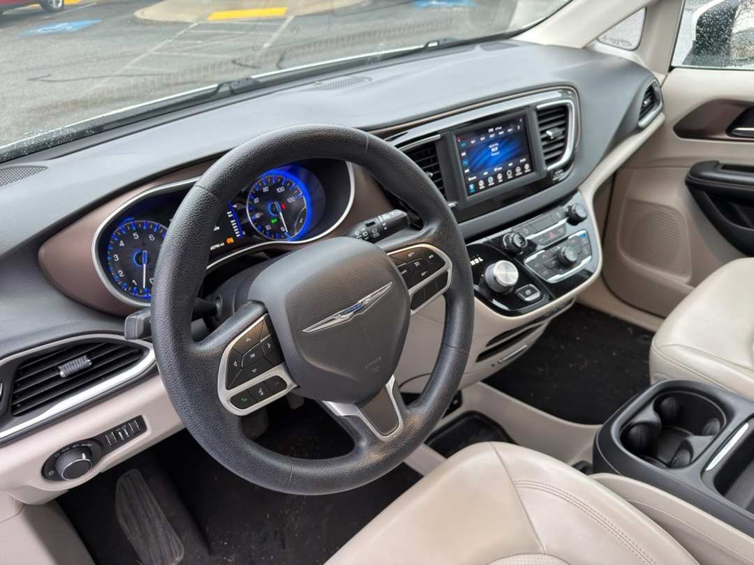 2021 Chrysler Voyager LXI - Image 14