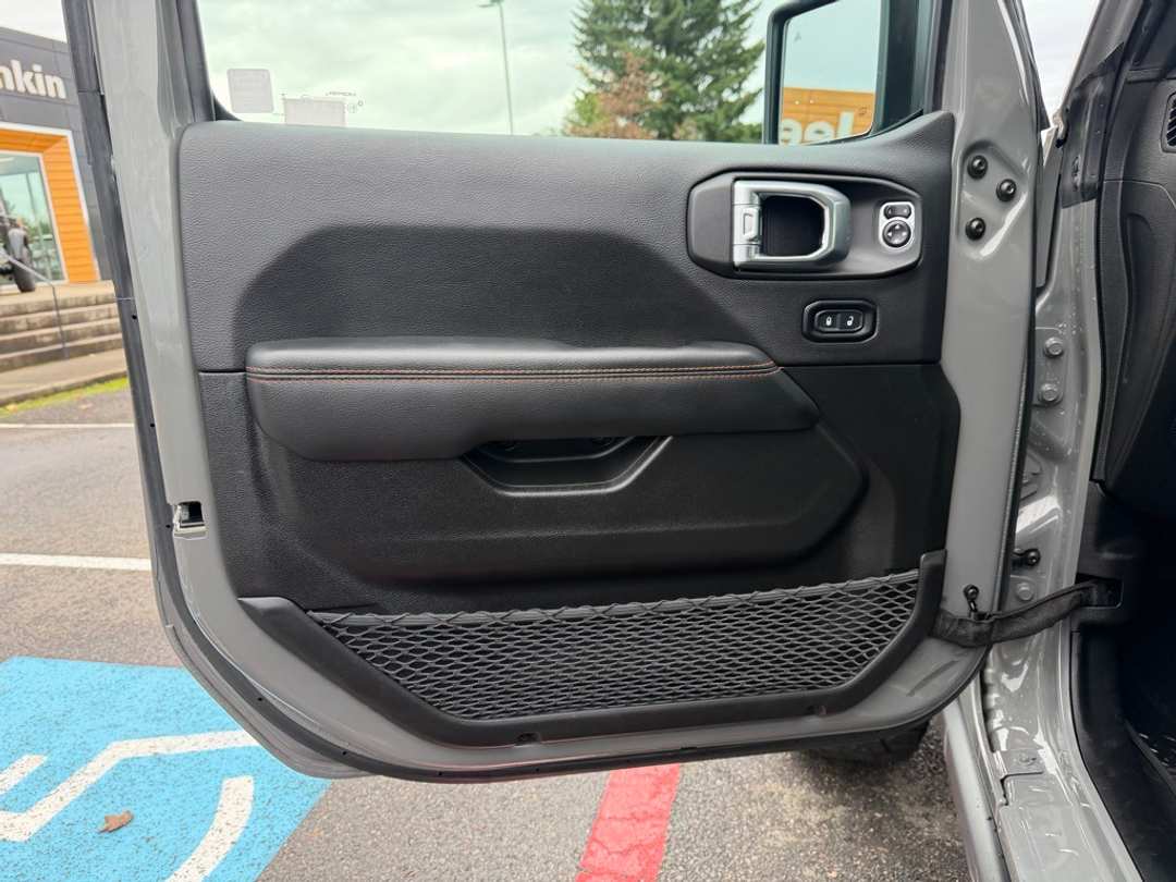 2023 Jeep Gladiator Mojave - Image 11