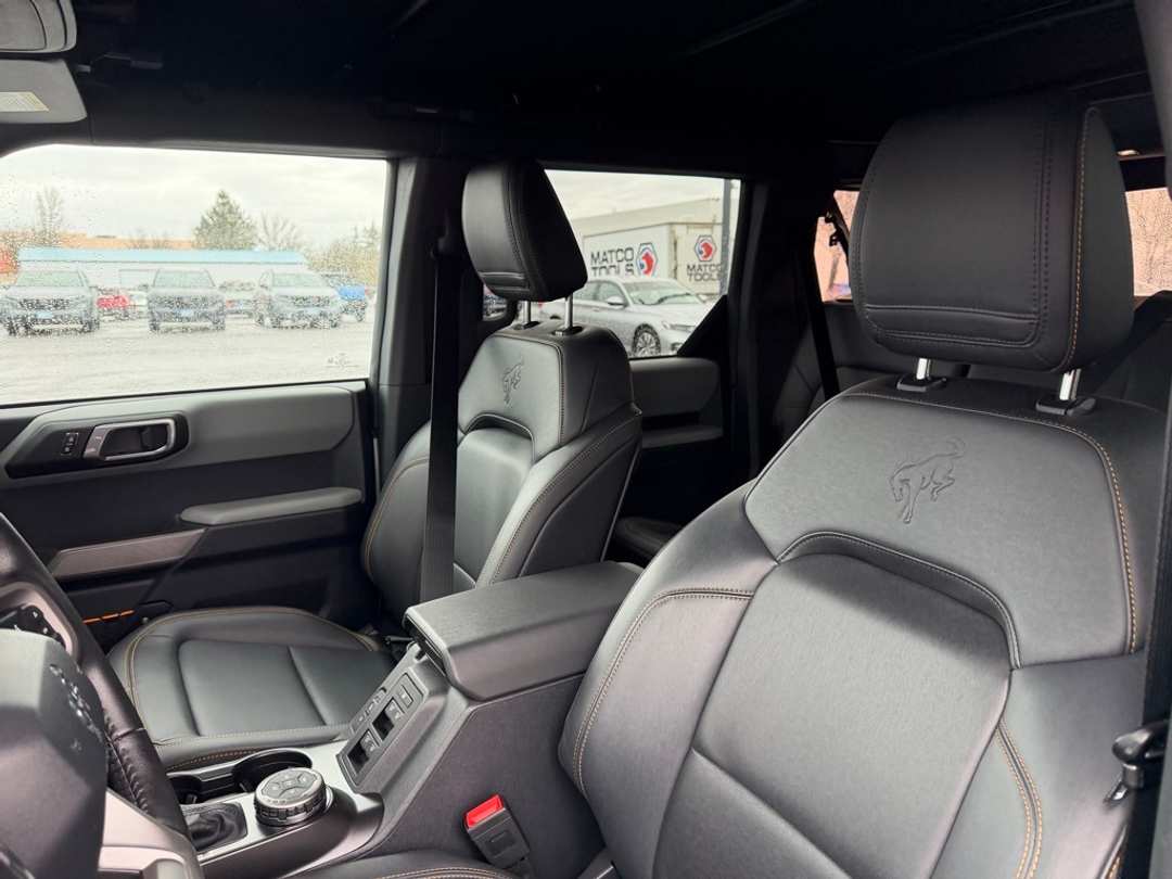 2022 Ford Bronco Badlands - Image 17