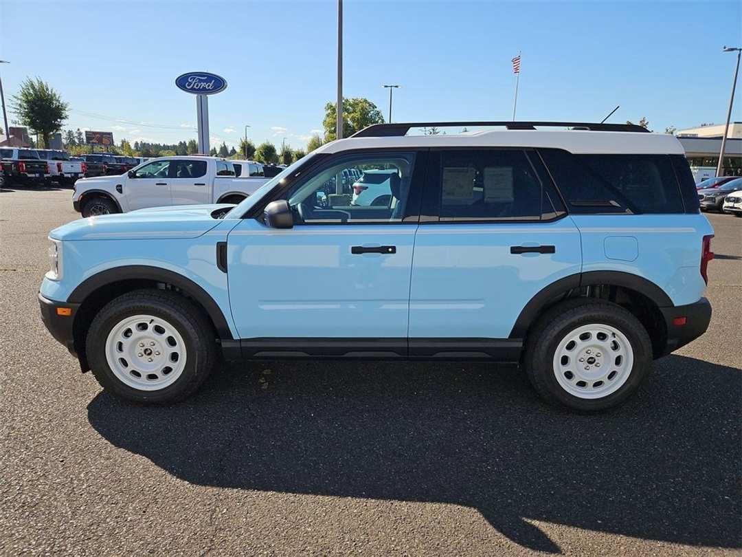 2025 Ford Bronco Sport Heritage - Image 2