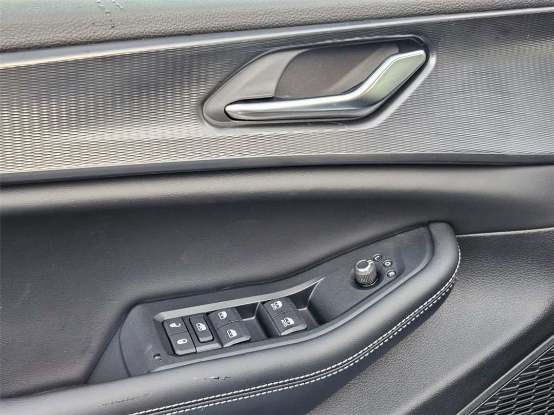 2025 Jeep Grand Cherokee Altitude X - Image 11