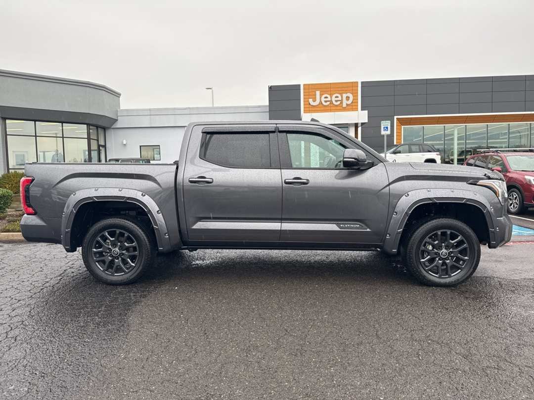2024 Toyota Tundra Platinum - Image 8
