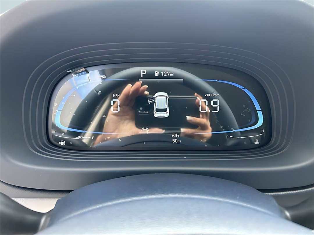 2025 Hyundai Venue Limited - Image 16