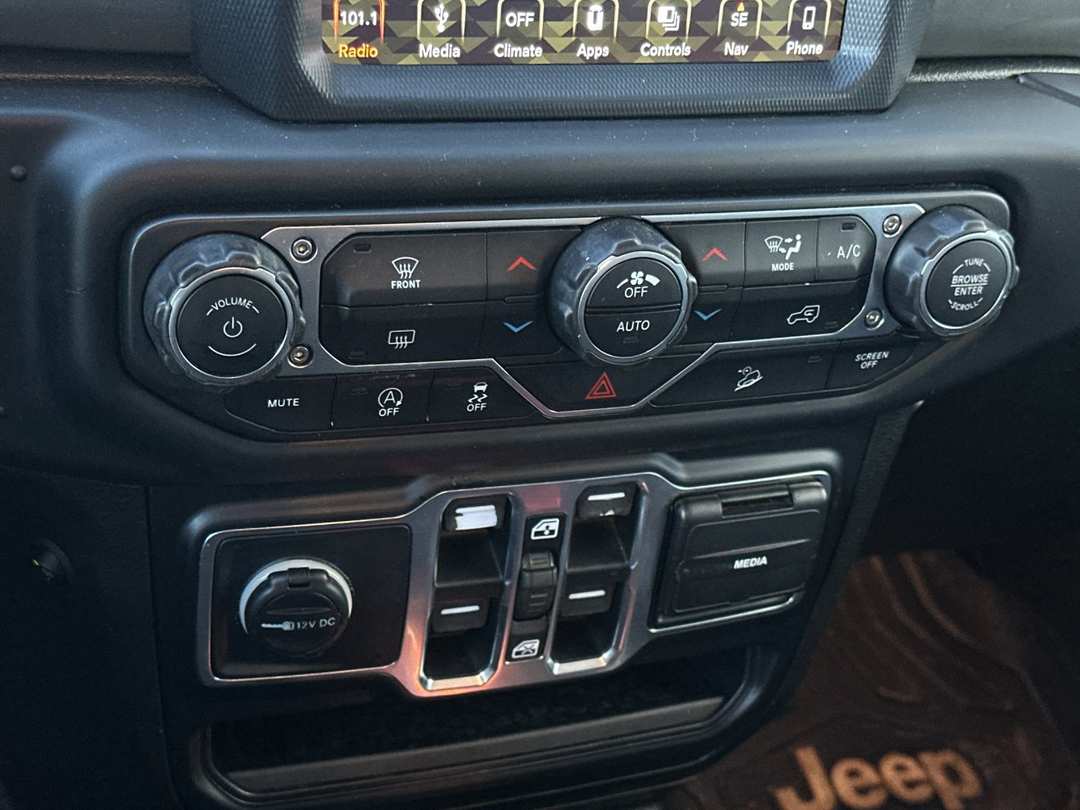 2019 Jeep Wrangler Unlimited Sahara - Image 19