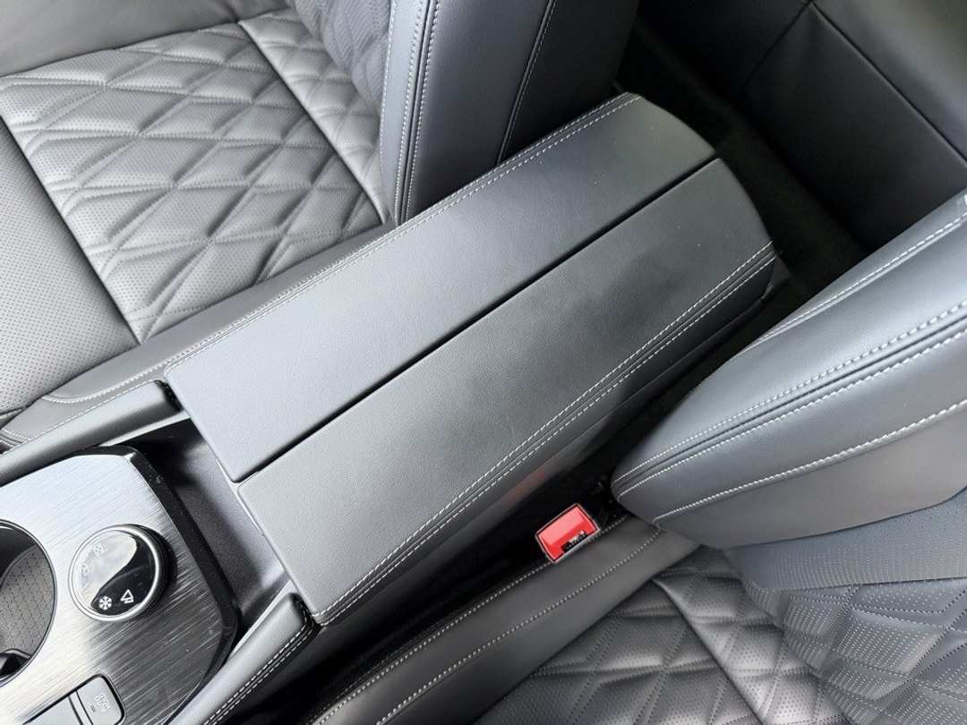 2026 Nissan Rogue Platinum - Image 27