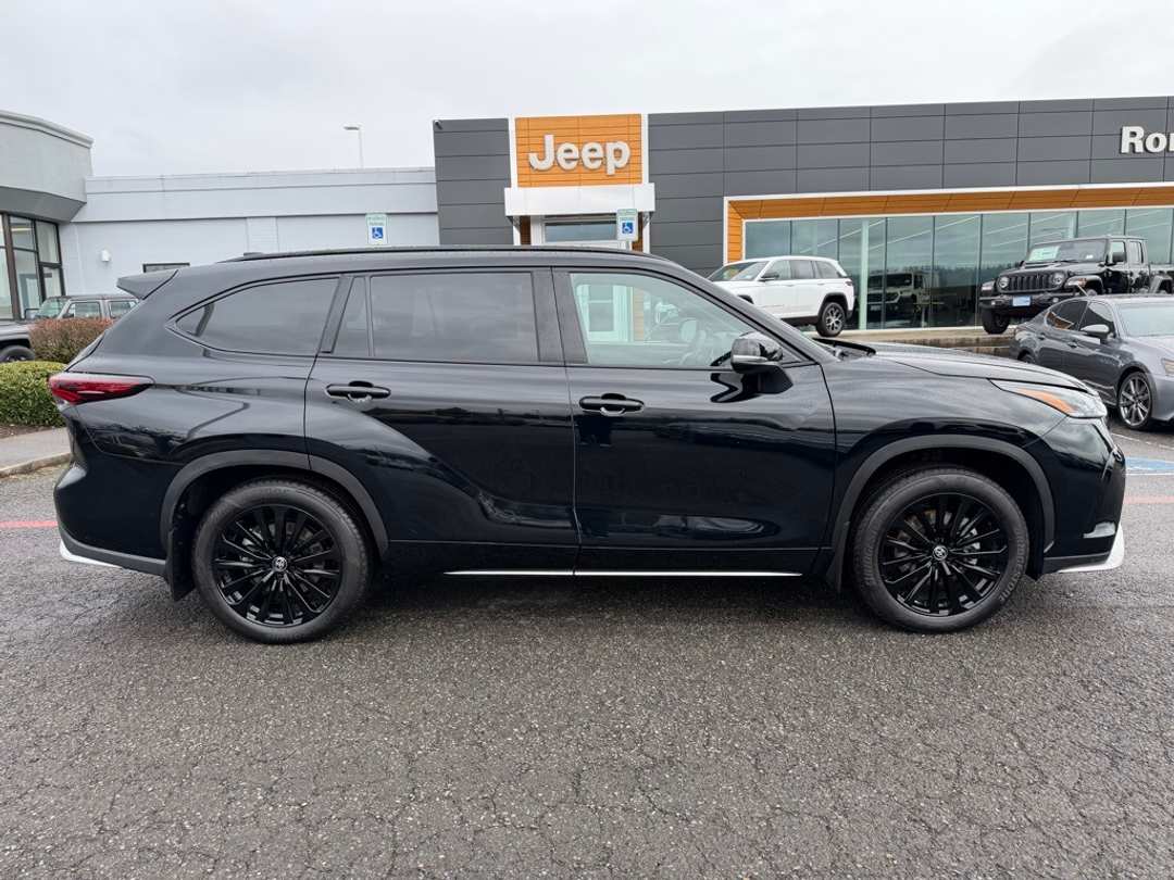 2025 Toyota Highlander XSE - Image 9