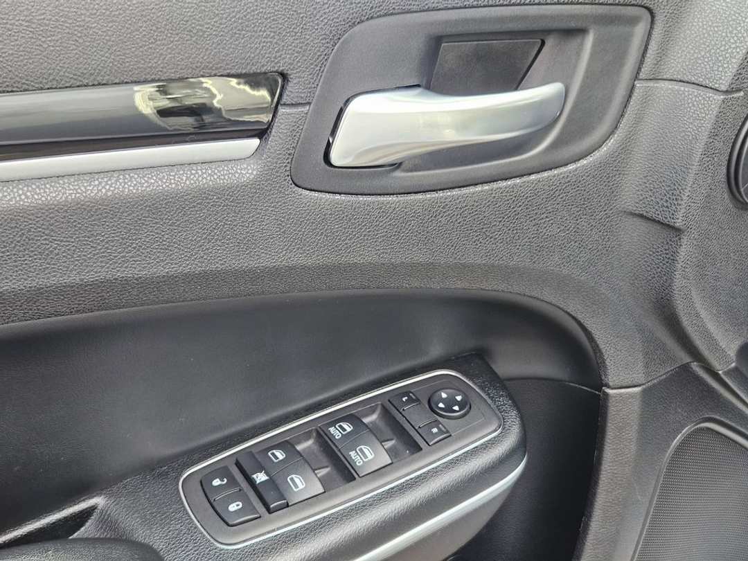 2023 Chrysler 300 S - Image 11