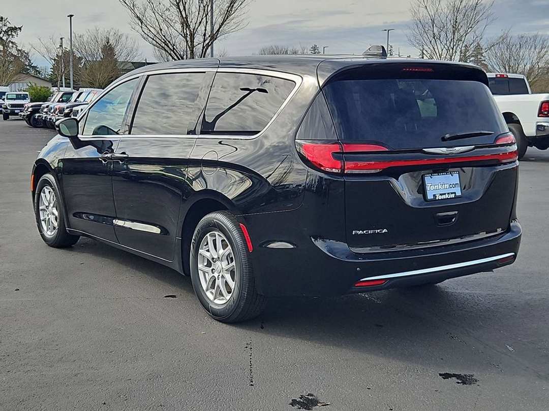 2026 Chrysler Pacifica Select - Image 3