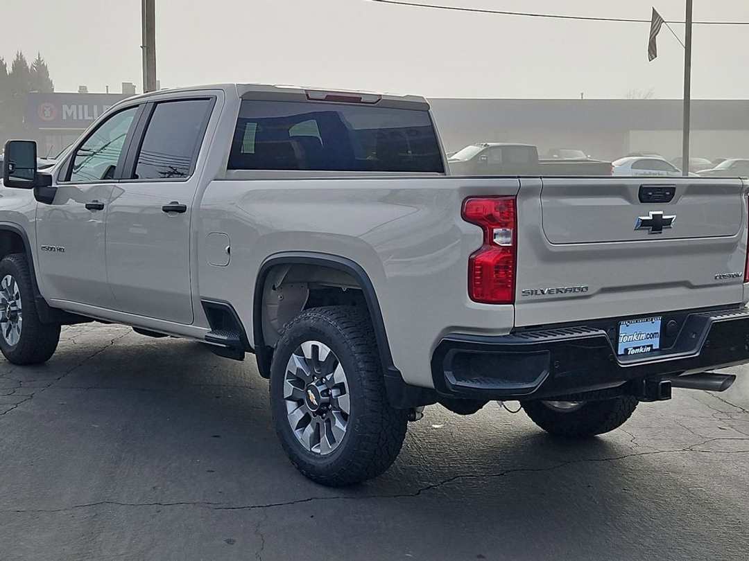 2026 Chevrolet Silverado 2500Hd Custom - Image 4