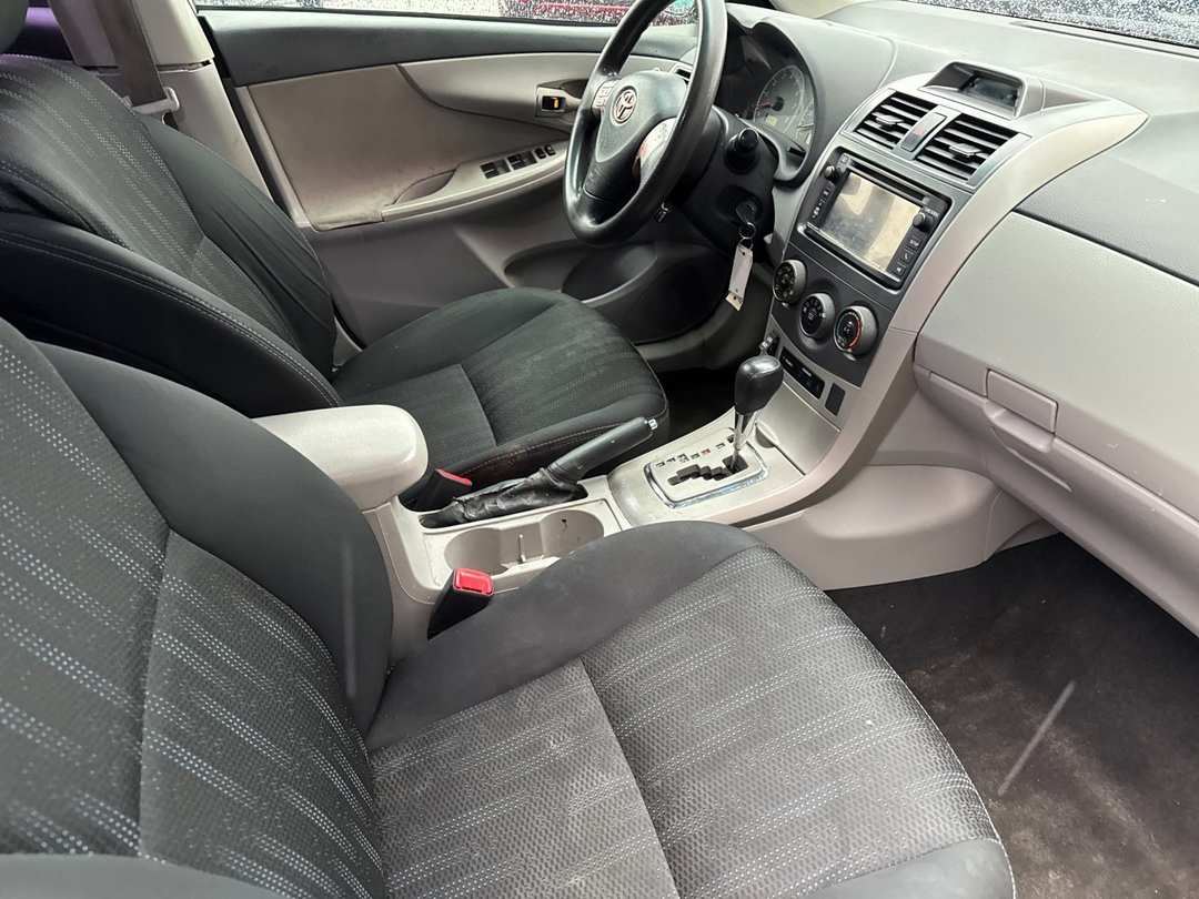 2013 Toyota Corolla LE - Image 13