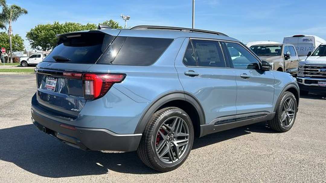 2026 Ford Explorer STLine - Image 3