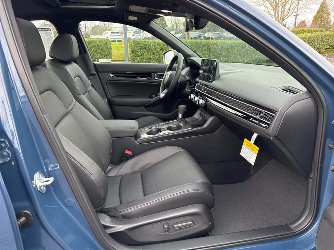 2026 Honda Civic Sport Touring - Image 18